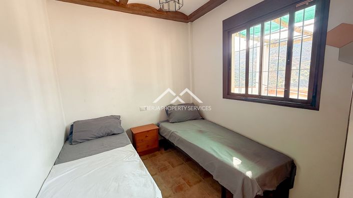 Image No.12-2 Bed Property for sale