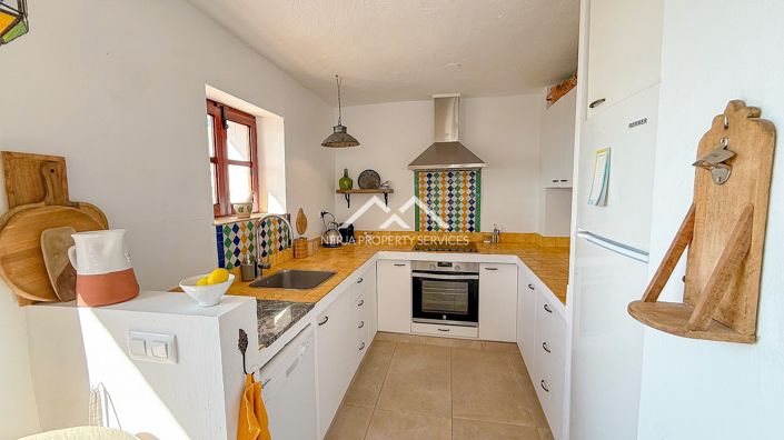 Image No.14-2 Bed Townhouse for sale