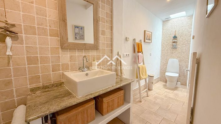 Image No.24-2 Bed Townhouse for sale