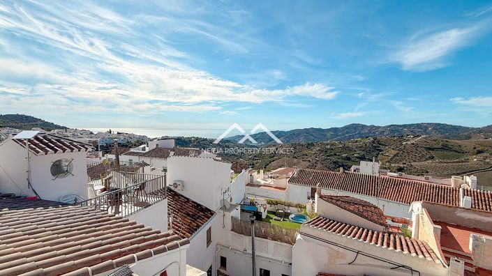 Image No.33-2 Bed Townhouse for sale