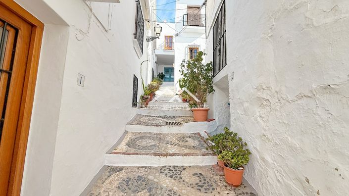 Image No.35-2 Bed Townhouse for sale