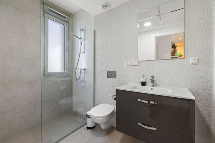 Image No.9-3 Bed Villa for sale