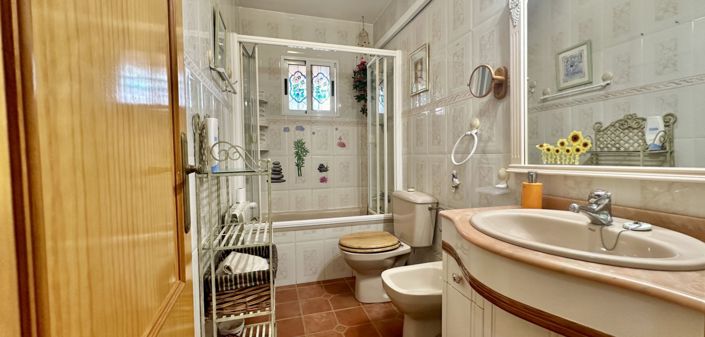 Image No.28-3 Bed Townhouse for sale