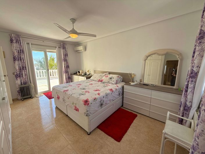 Image No.40-3 Bed Villa for sale