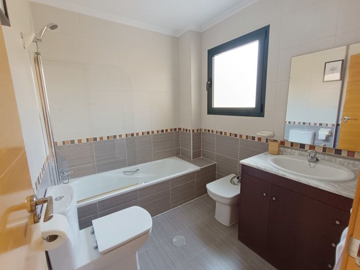 Image No.15-3 Bed Semi-Detached for sale