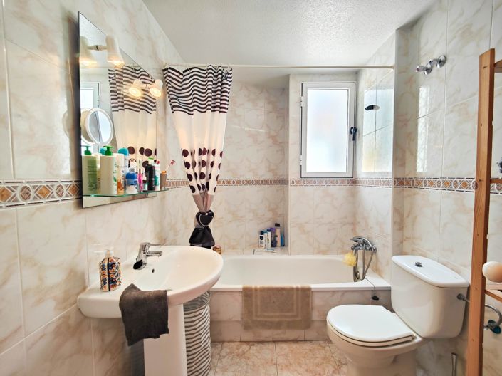 Image No.26-3 Bed Property for sale