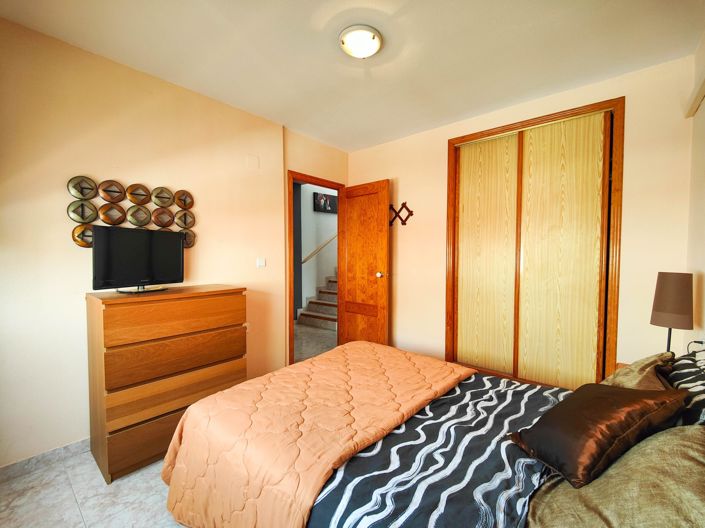 Image No.28-3 Bed Property for sale