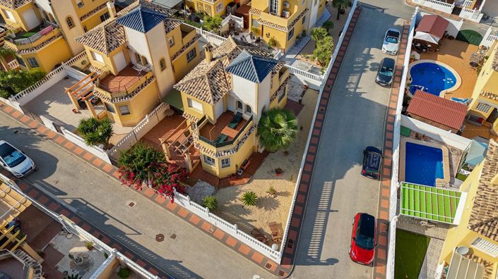 Image No.1-3 Bed Villa for sale