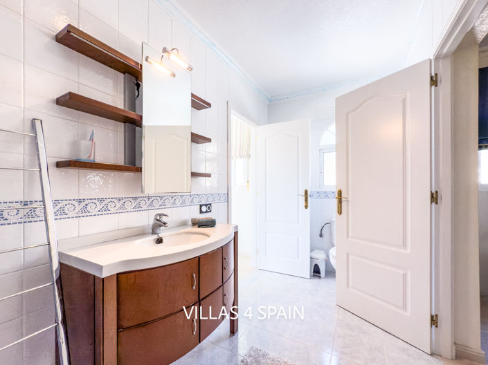 Image No.46-4 Bed Villa for sale