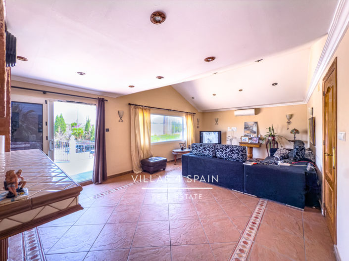 Image No.20-12 Bed Villa for sale