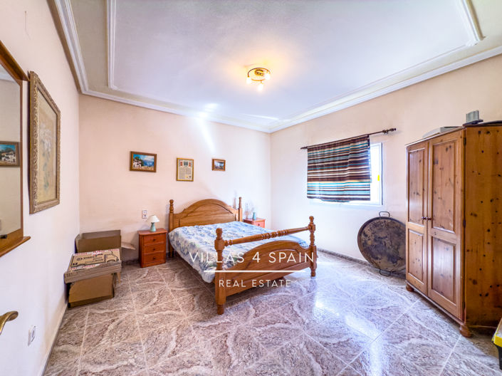 Image No.27-12 Bed Villa for sale