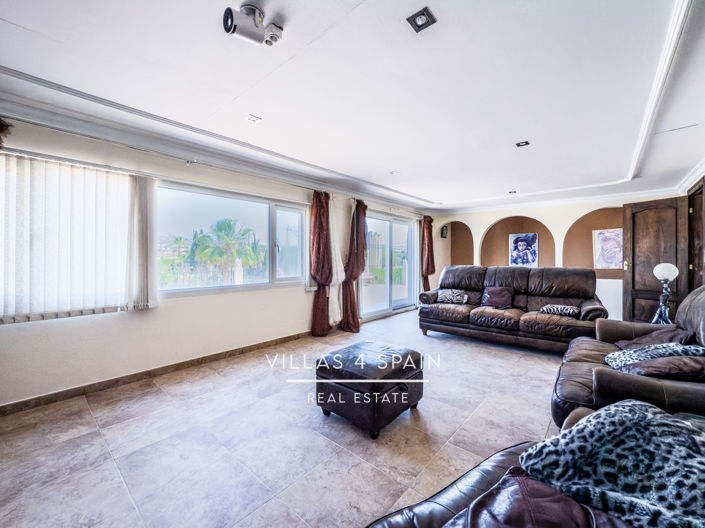 Image No.31-12 Bed Villa for sale