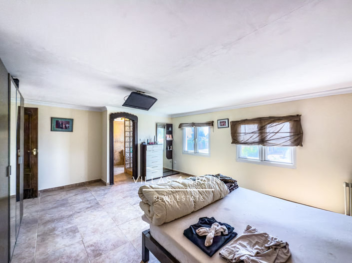 Image No.34-12 Bed Villa for sale