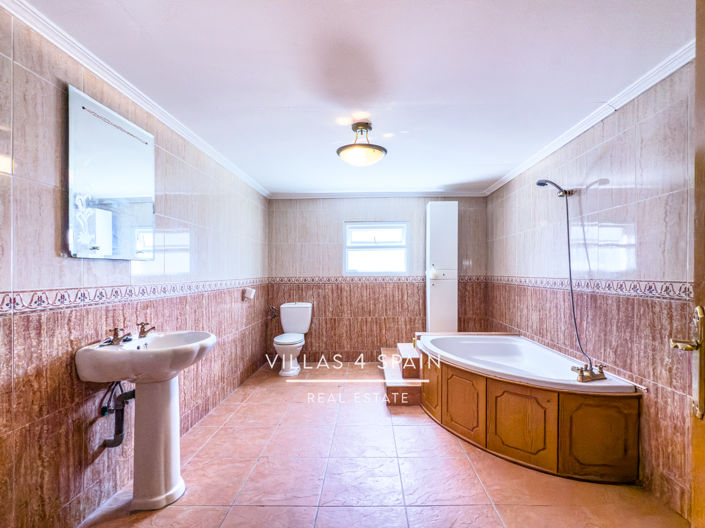 Image No.39-12 Bed Villa for sale