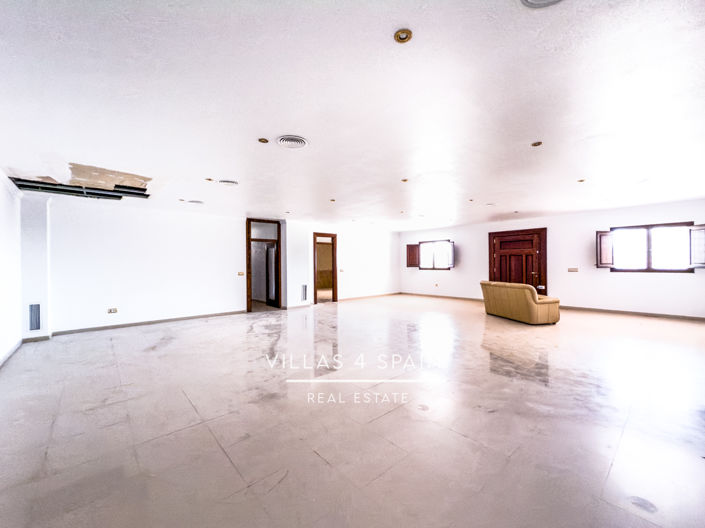 Image No.16-8 Bed Villa for sale