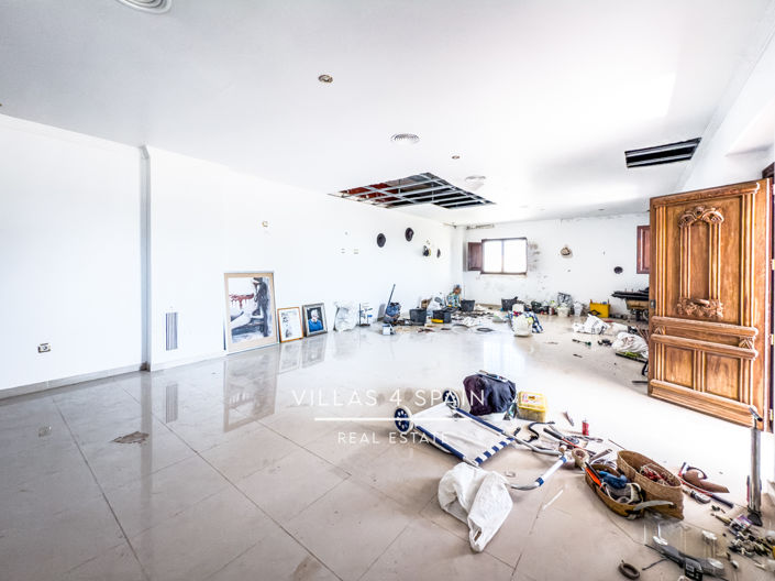 Image No.19-8 Bed Villa for sale