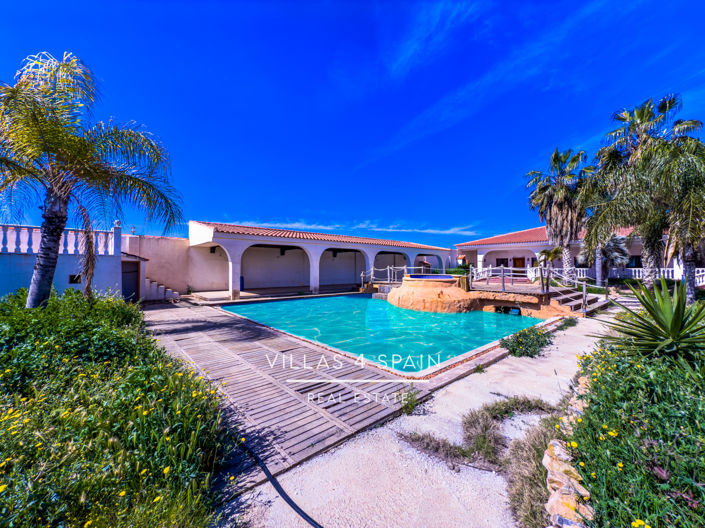 Image No.2-8 Bed Villa for sale