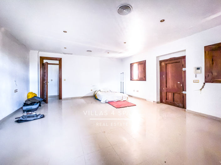 Image No.22-8 Bed Villa for sale