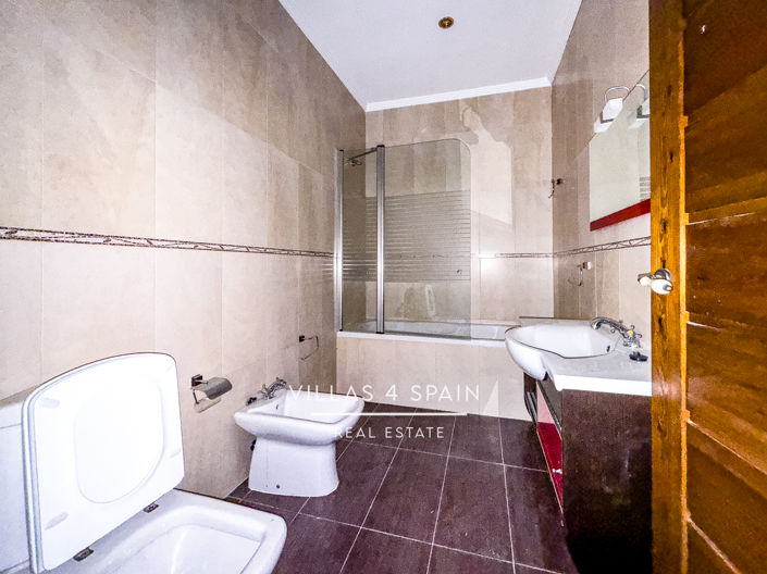 Image No.28-8 Bed Villa for sale