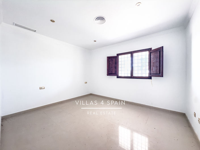 Image No.31-8 Bed Villa for sale