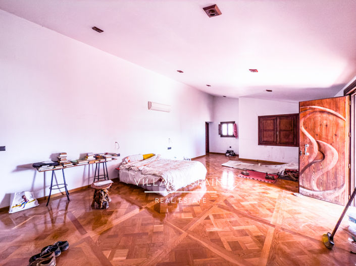 Image No.35-8 Bed Villa for sale