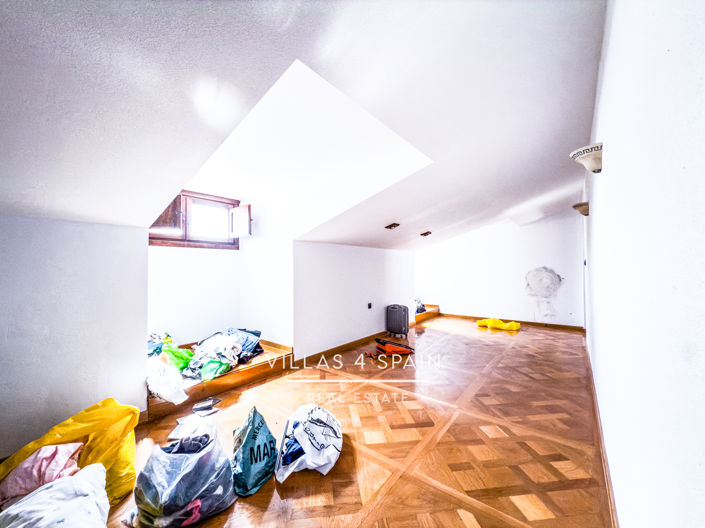 Image No.41-8 Bed Villa for sale