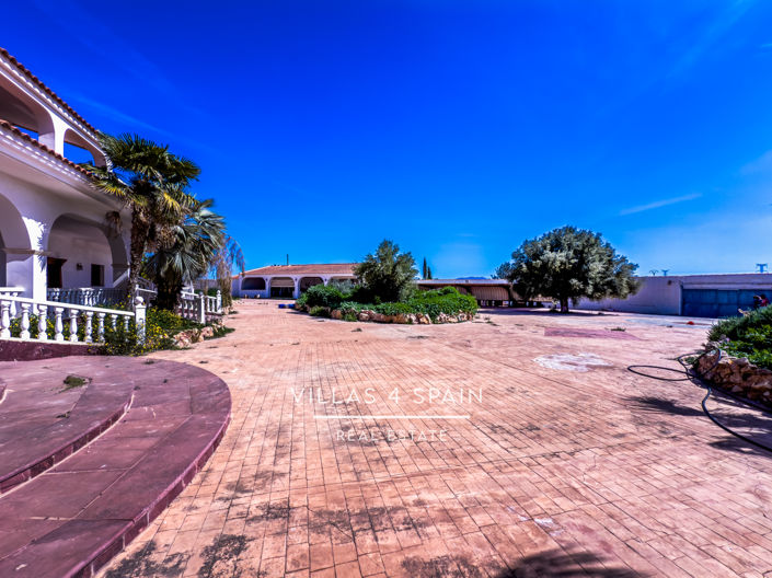 Image No.44-8 Bed Villa for sale