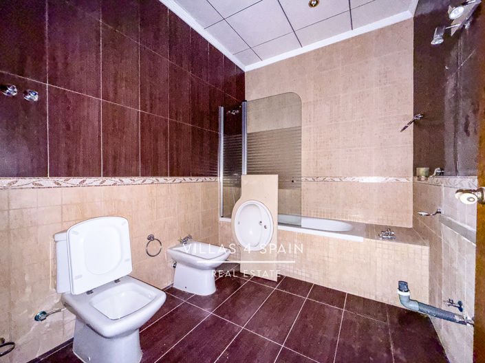 Image No.49-8 Bed Villa for sale