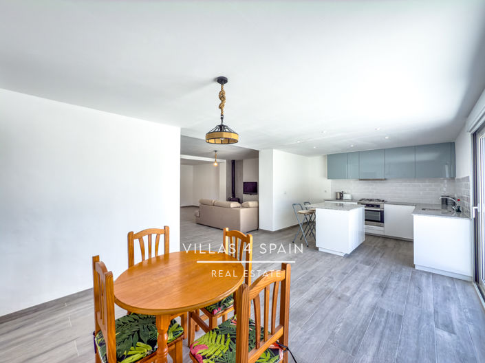 Image No.17-4 Bed Property for sale