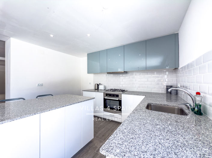 Image No.20-4 Bed Property for sale