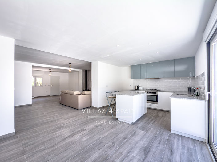 Image No.26-4 Bed Property for sale