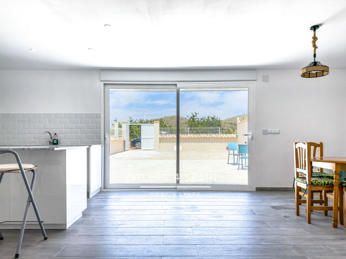 Image No.28-4 Bed Property for sale