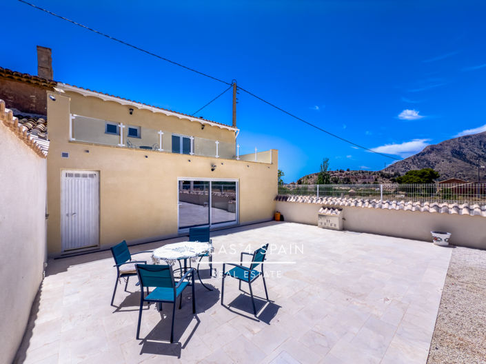 Image No.32-4 Bed Property for sale