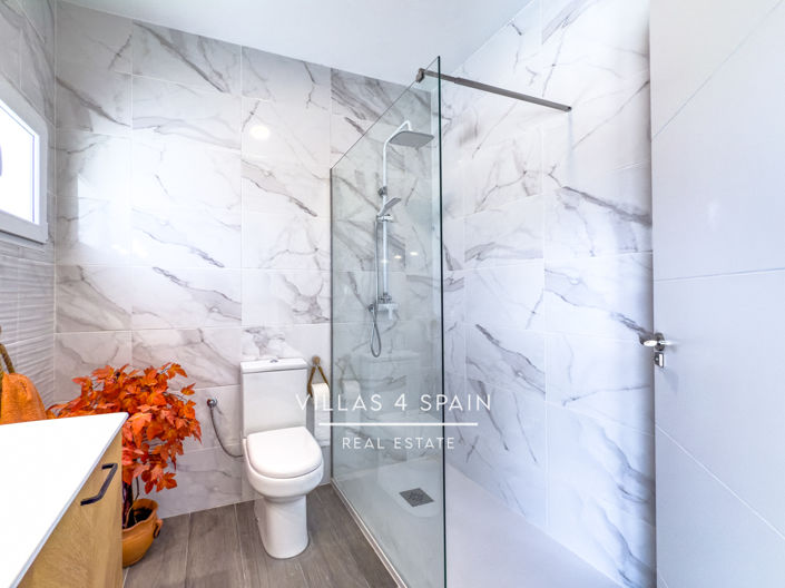 Image No.49-4 Bed Property for sale