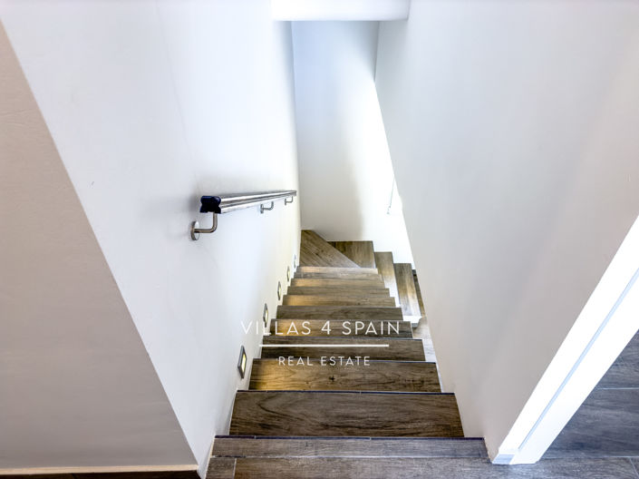 Image No.55-4 Bed Property for sale