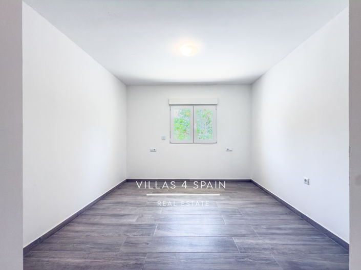 Image No.58-4 Bed Property for sale