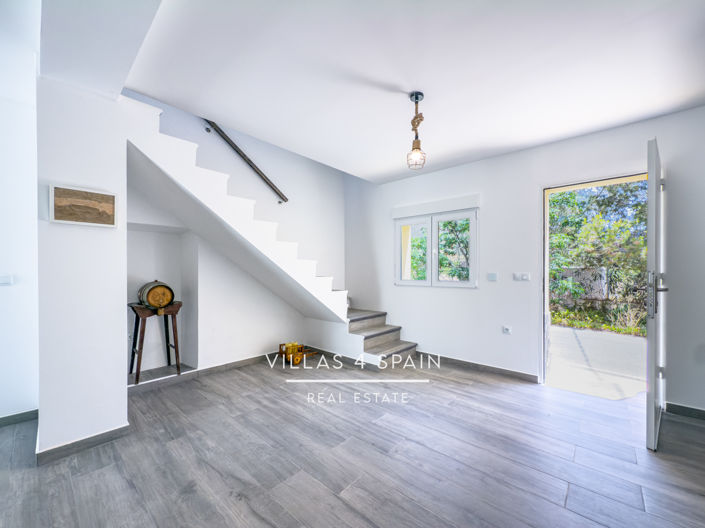 Image No.10-4 Bed Property for sale