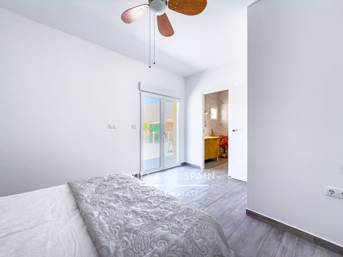 Image No.42-4 Bed Property for sale