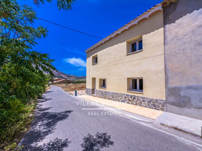 Image No.8-4 Bed Property for sale