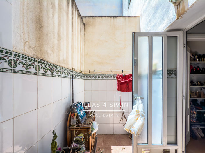 Image No.26-3 Bed Property for sale