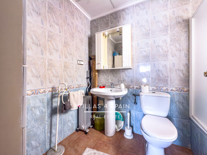 Image No.31-3 Bed Property for sale