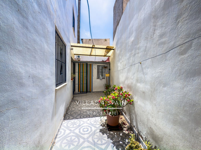 Image No.14-8 Bed Townhouse for sale