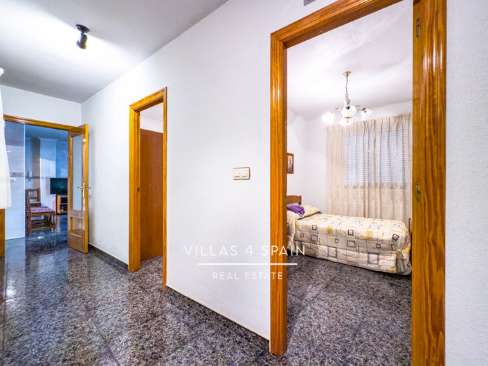 Image No.16-8 Bed Townhouse for sale