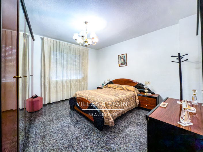 Image No.17-8 Bed Townhouse for sale