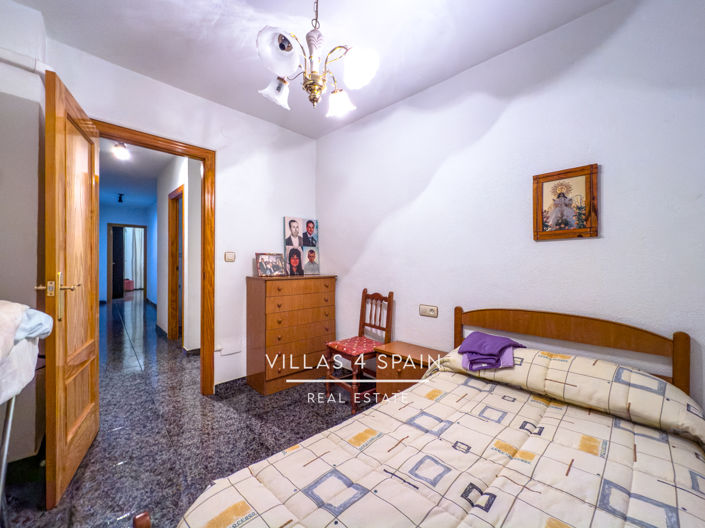 Image No.24-8 Bed Townhouse for sale