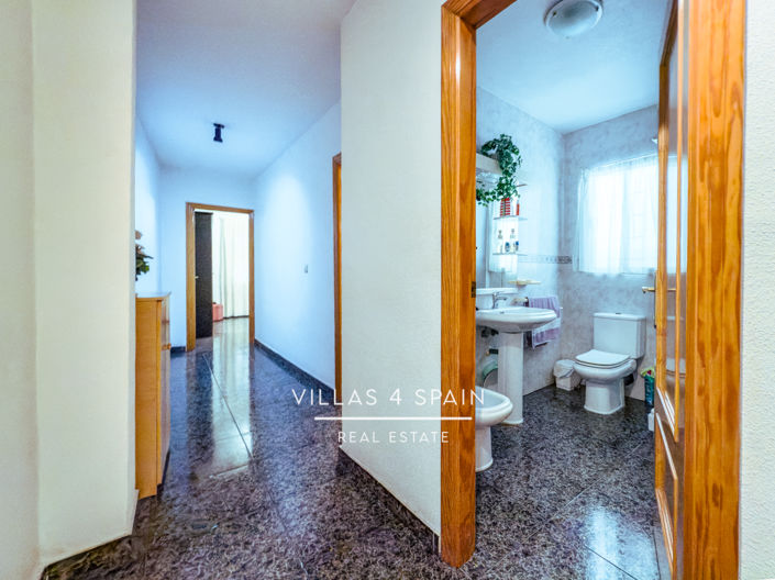 Image No.26-8 Bed Townhouse for sale