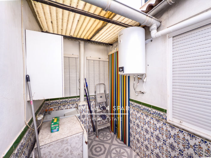 Image No.29-8 Bed Townhouse for sale