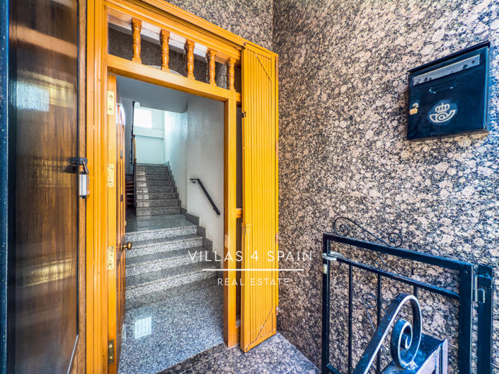 Image No.4-8 Bed Townhouse for sale