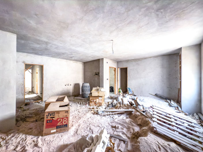 Image No.32-8 Bed Townhouse for sale