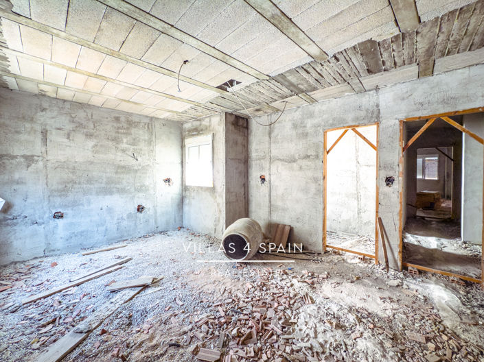 Image No.33-8 Bed Townhouse for sale